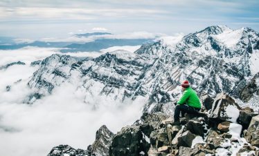 TOUR DE TREKKING DE 4 JOURS DE MARRAKECH À TOUBKAL AVEC DES GUIDES LOCAUX